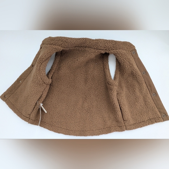 NWT Uniqlo Kids (Size 3) Brown Reversible Indoor/Outdoor Snap-Close Fleece Vest - Picture 9 of 14